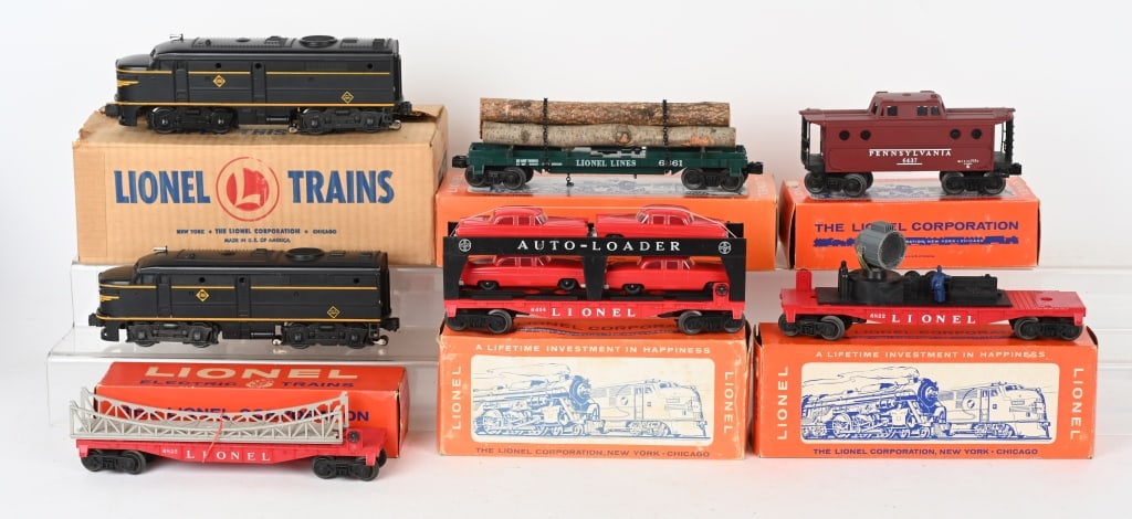 LIONEL 2032 DIESEL, B UNIT, & 5 CARS: Includes 2032 Erie diesel Engine & B unit, along with cars 6361, 6414, 6822, 6437 and 6825. All with boxes. Excellent