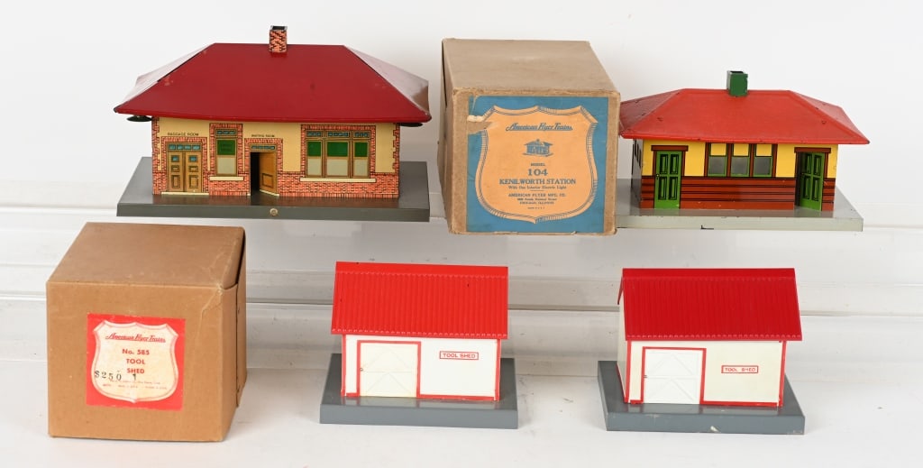 AMERICAN FLYER TRAIN ACCESSORIES: Lot includes 107 Terminal Station 585 Tool Shed with box, 505 Tool Shed, and 104 Kenilworth Station with box. Very Good-Excellent