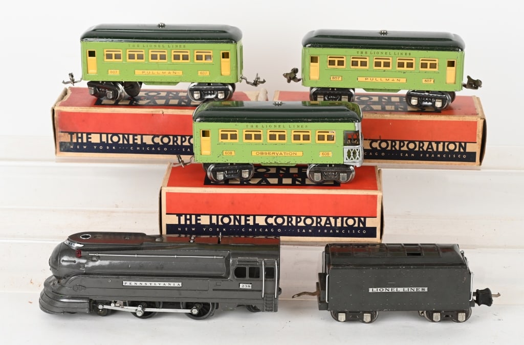 LIONEL 238 LOCOMOTIVE, TENDER & 3 PASSENGER CARS: Lot include 238 locomotive, 2225W tender, cars include Nos: 608 and 2-607. The cars have boxes. Excellent