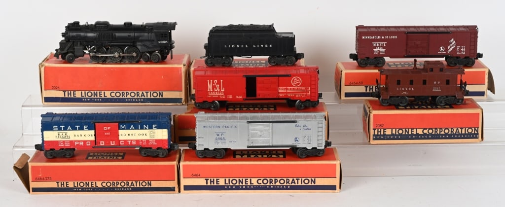 LIONEL 2026 LOCOMOTIVE, TENDER & 5 CARS w/ BOXES: Lot includes 2026 Locomotive and 6466W Tender, along with cars 6464-50, 64646-100, 6464-275, 6464-525, and 2357. All with boxes. Excellent