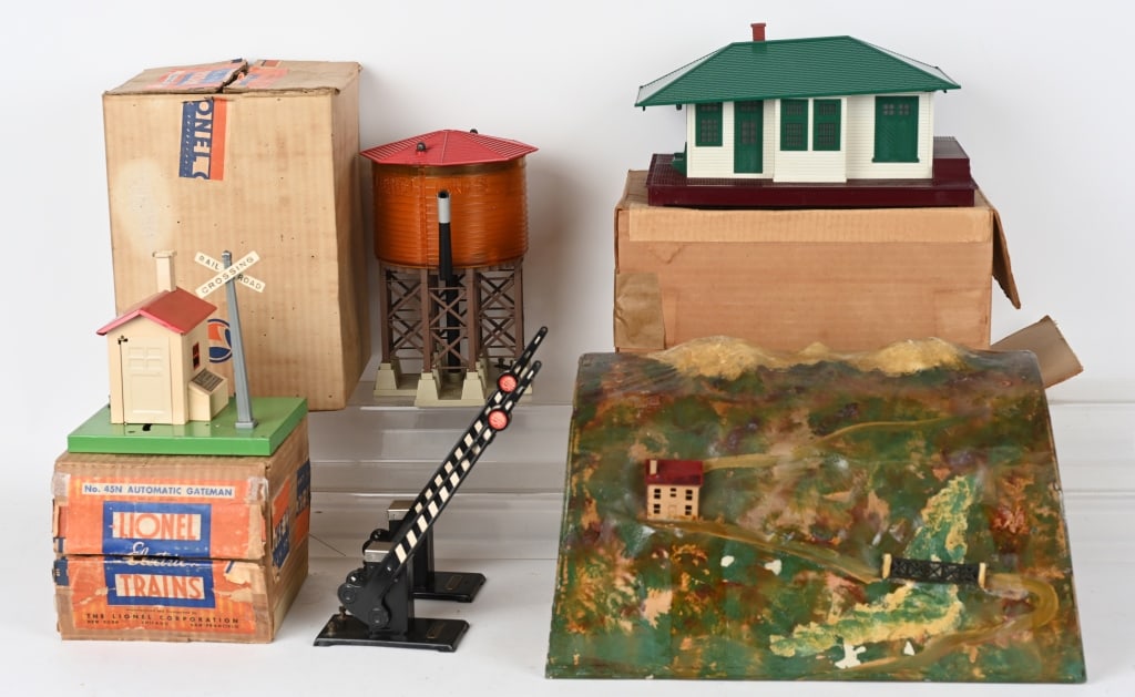 LIONEL ACCESSORIES LOT: Includes No. 38 boxed, 132 boxed, 45N boxed, 120 Tunnel, and 2- No. 77. Condition varies. Very Good-Excellent