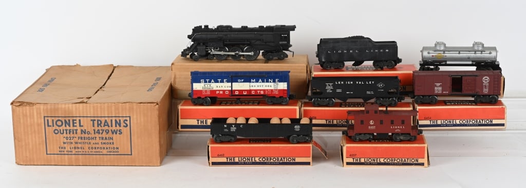 LIONEL SET BOX, 2056 LOCOMOTIVE, TENDER & 6 CARS: Includes 2056 Locomotive, 2046W Tender and cars Nos: 6462, 6465, 6456, 6454, 6257, and 3994-275. All with boxes Excellent
