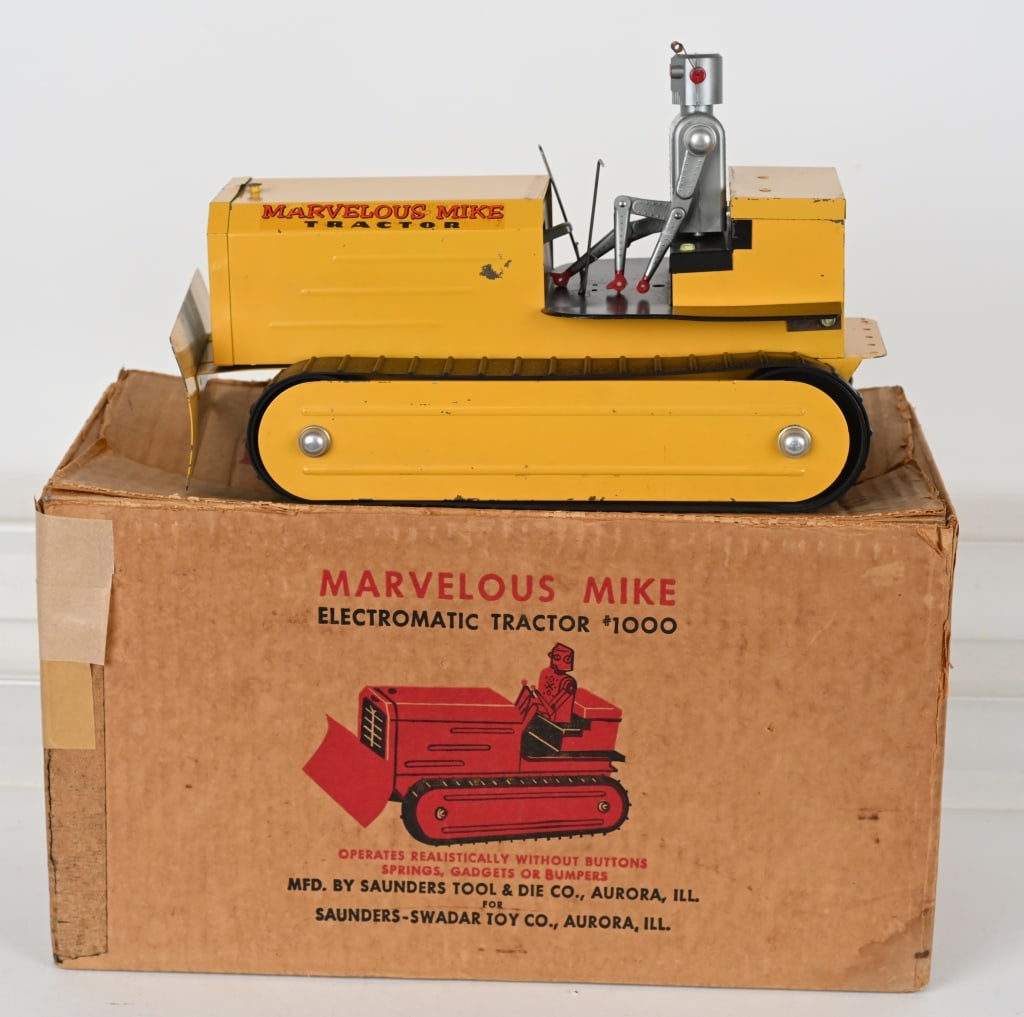 SAUNDERS BATTERY OP MARVELOUS MIKE TRACTOR w/ BOX: Saunders battery operated Marvelous Mike Robot Tractor. All original nice condition. Boxed 16" Excellent