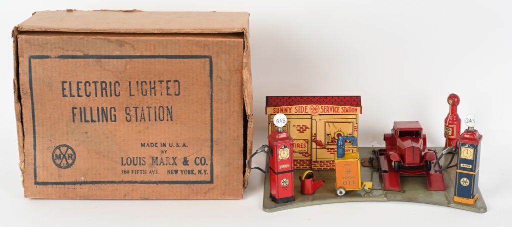MARX ELECTRIC LIGHTED FILLING STATION & CAR w/BOX: Marx Electric Lighted Filling Station with Car. All original and complete. Comes with pressed steel coupe. Still Has accessory Motor Oil Pump and water can. Has original Gas Globes. Great colors and d