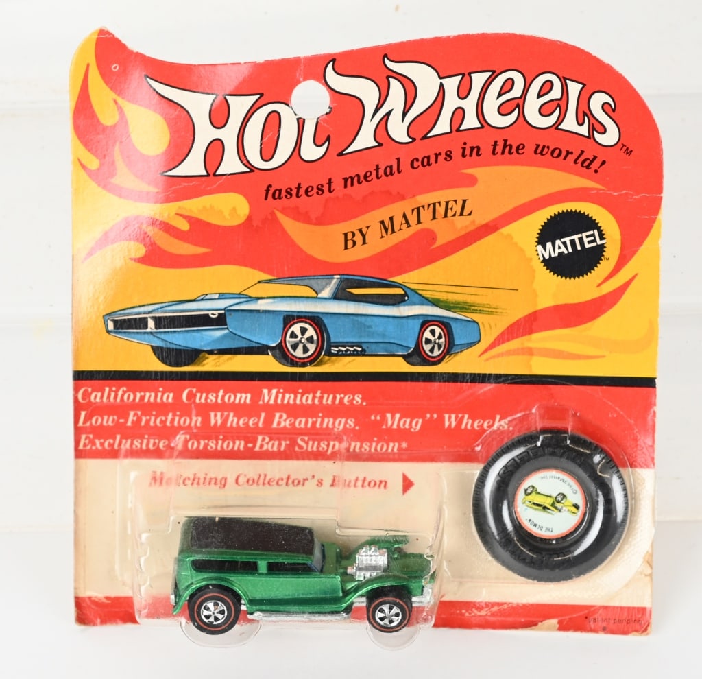 1969 HOT WHEELS REDLINE THE DEMON MOC: 1969 Hot Wheels Redline The Demon. Green in color. Minty sealed on blister pack with button. Small rip on card