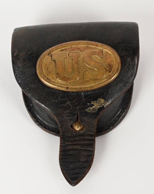 CIVIL WAR PERCUSSION CAP BOX with BABY US PLATE: U.S. issue percussion cap pouch and a dragoon or rifleman “baby US” plate is affixed to the front. The cap pouch is in very good condition with supple leather, inner flap, and both belt lo