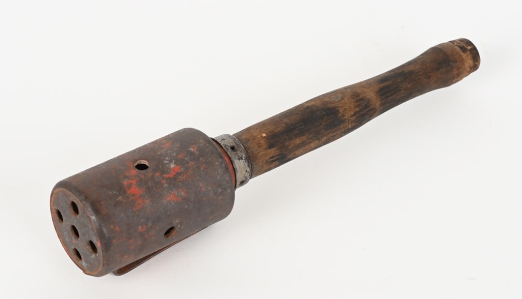 WW1 IMPERIAL GERMAN M16 TRAINING STICK GRENADE: This is an extremely rare excellent example of a practice training M1916, M16, or Stielhandgranate 16 ("stalk/stick hand grenade") German Stick Grenade, often called a "potato masher". They are offici