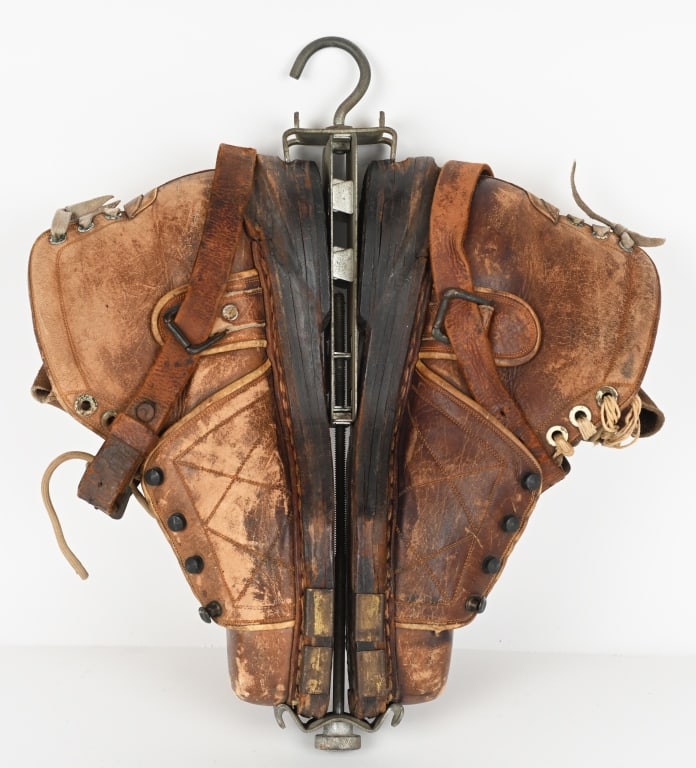 WWII US ARMY 10TH MOUNTAIN SKI BOOTS SIZE 10D WW2: This is an excellent condition, matched pair of Army Ski-Mountain Boots in size 10 D, as marked on the bottom of the shoe. Also comes with the carrier. Excellent. Officially known as "Boot, Ski-