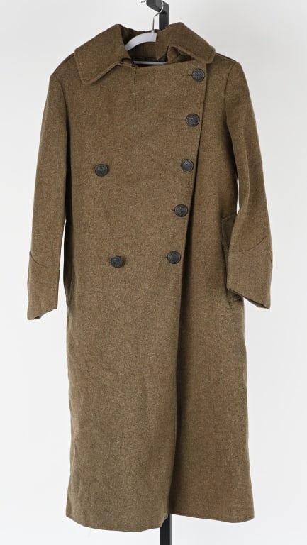 WW1 1916 DATED USMC MARINE CORPS WOOL OVERCOAT WWI: Very good overall condition, all the buttons are original. Dated 1916 on the interior and is also size marked 2L, overall a clean and scarce example. Complete with all the Marine Corps Eagle Globe and