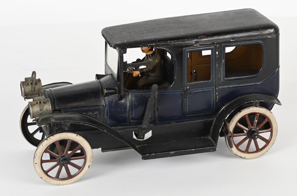 KARL BUBB TIN CLOCKWORK LIMOUSINE (1 of 6)