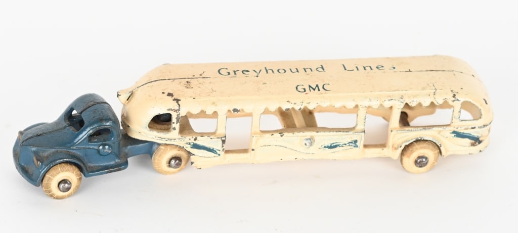 ARCADE CAST IRON GMC GREYHOUND LINES BUS (1 of 4)