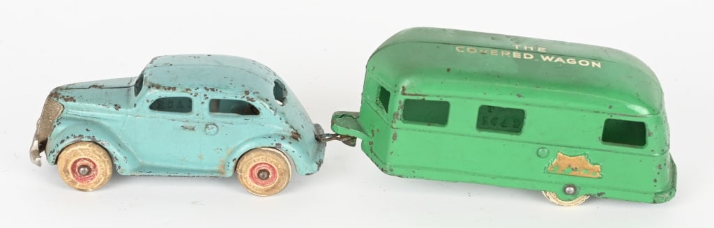 ARCADE 1937 FORD & COVERED WAGON TRAVEL TRAILER (1 of 7)