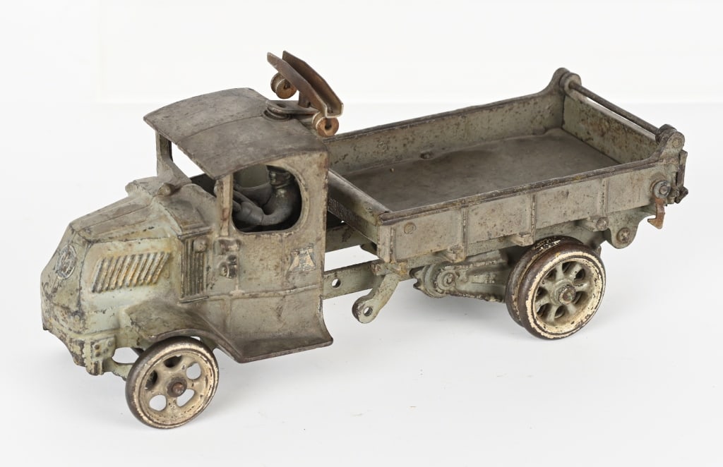 ARCADE CAST IRON T-BAR MACK DUMP TRUCK (1 of 7)