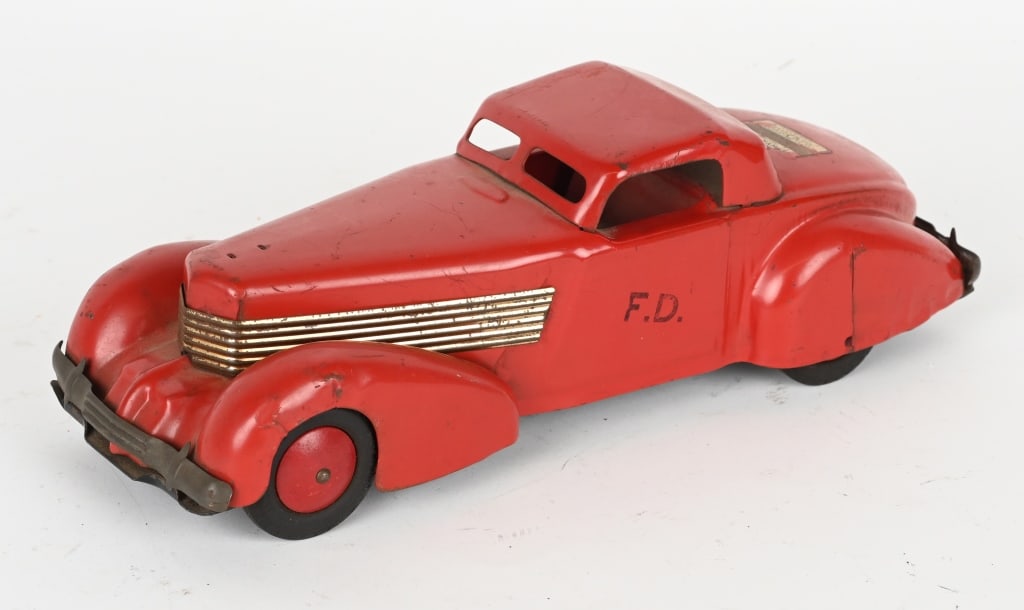 WYANDOTTE WINDUP FIRE DEPARTMENT CAR (1 of 5)