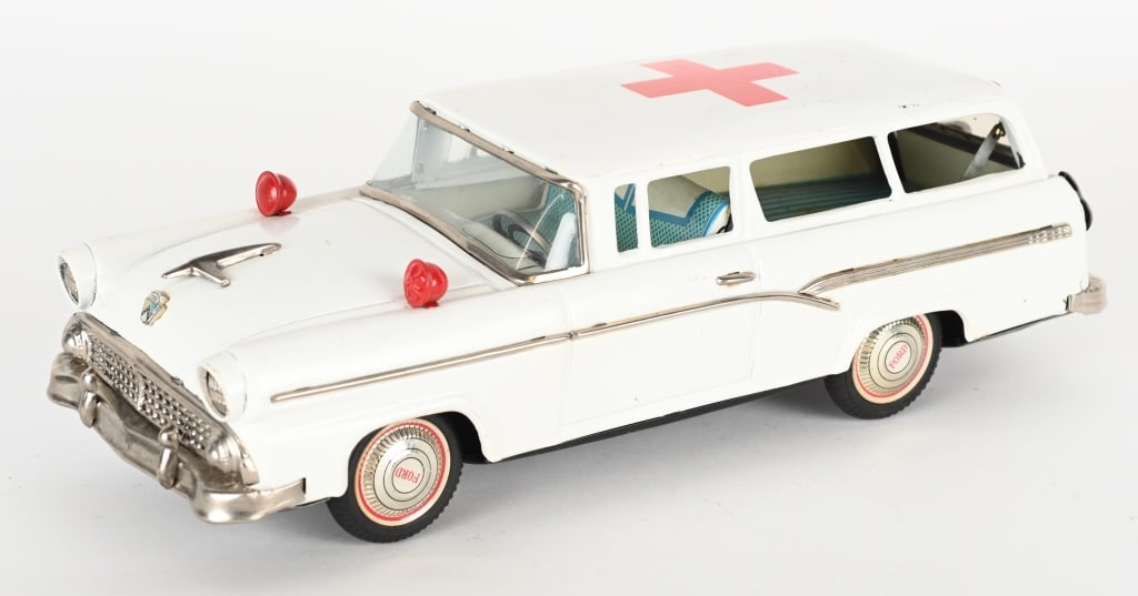 BANDAI TIN FRICTION 1957 FORD AMBULANCE (1 of 5)
