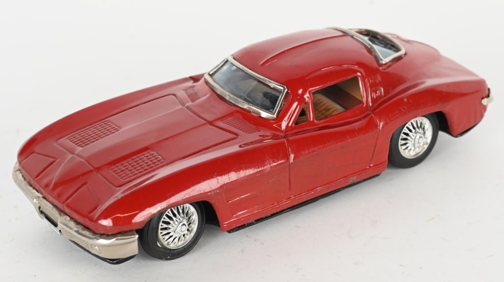 BANDAI TIN FRICTION CORVETTE STINGRAY (1 of 5)