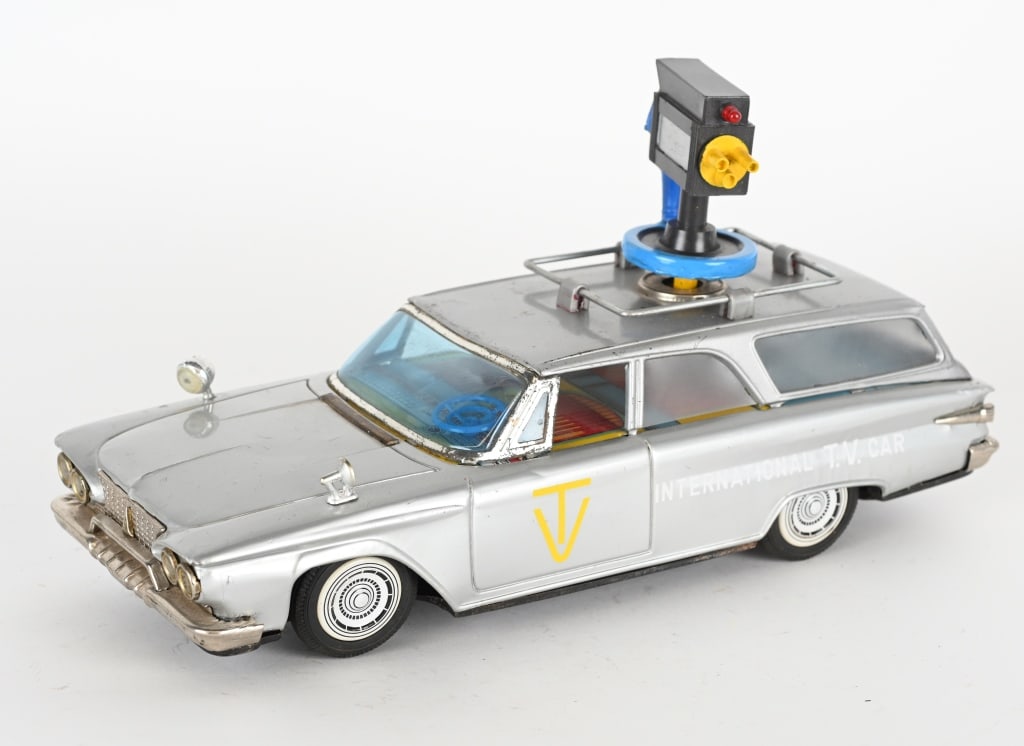 JAPAN BATTERY OP INTERNATIONAL TV CAR (1 of 5)