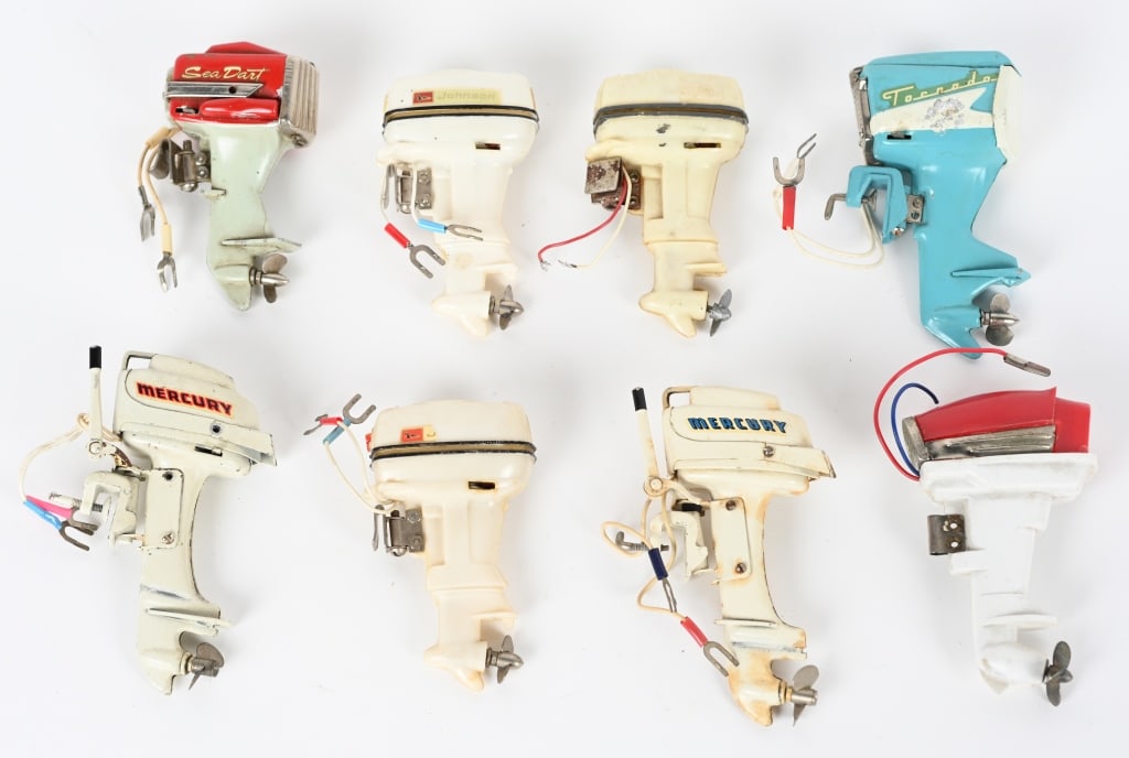 8- BATTERY OPERATED OUTBOARD BOAT MOTORS: Lot of Battery Operated Outboard motors. Includes Mercury, Johnson, Tornado, Sea Dart, and More. Largest 4" Excellent
