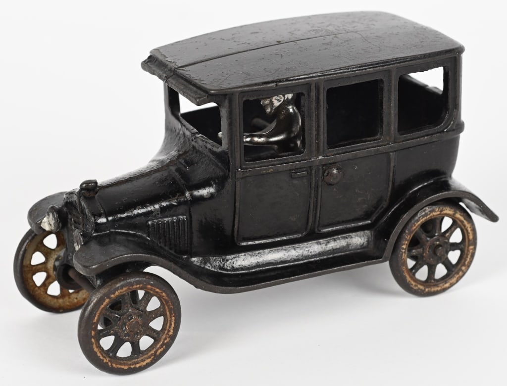 ARCADE CAST IRON MODEL T SEDAN & DRIVER (1 of 4)