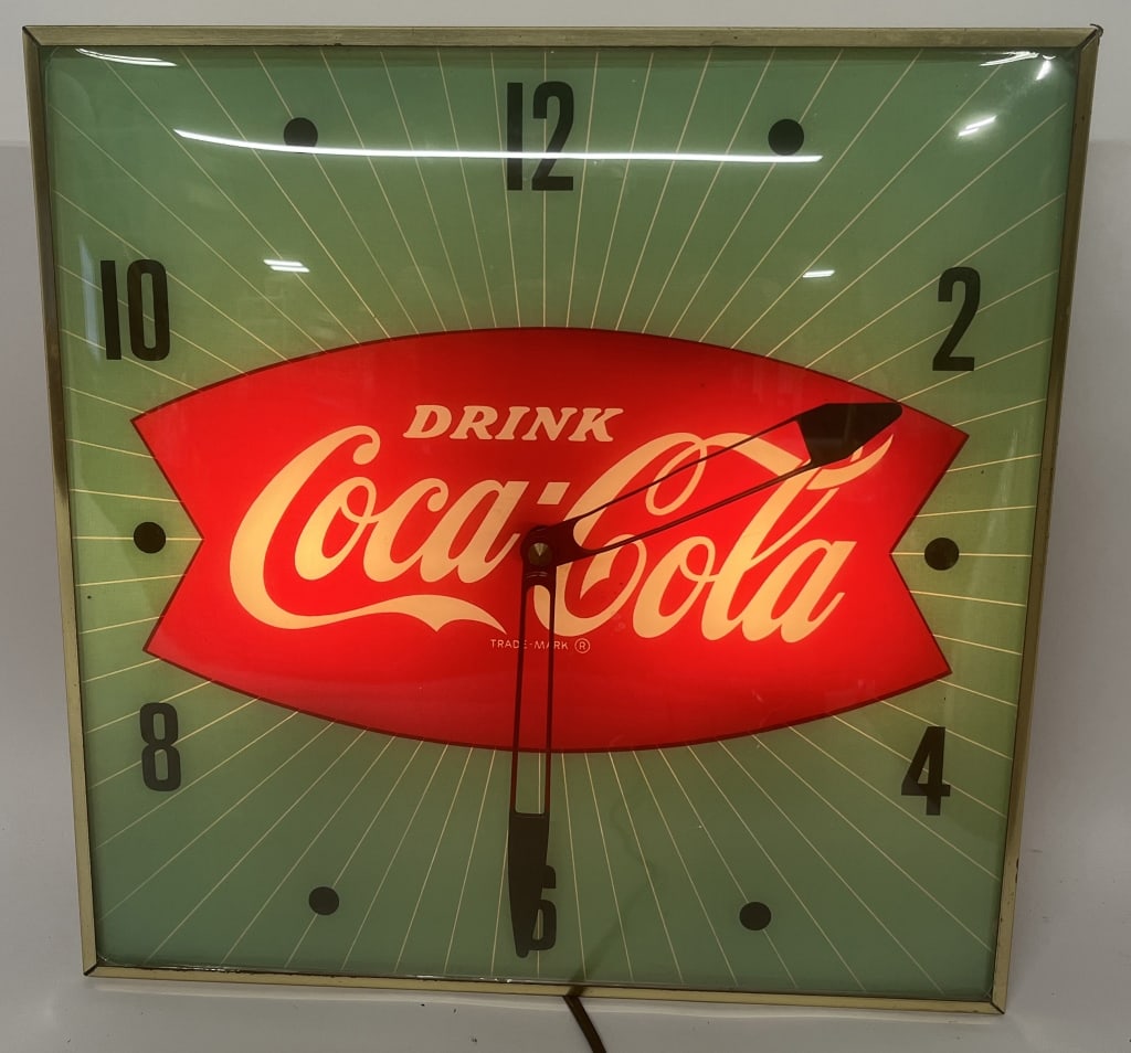 COCA COLA FISHTAIL LIGHT UP PAM CLOCK (1 of 3)