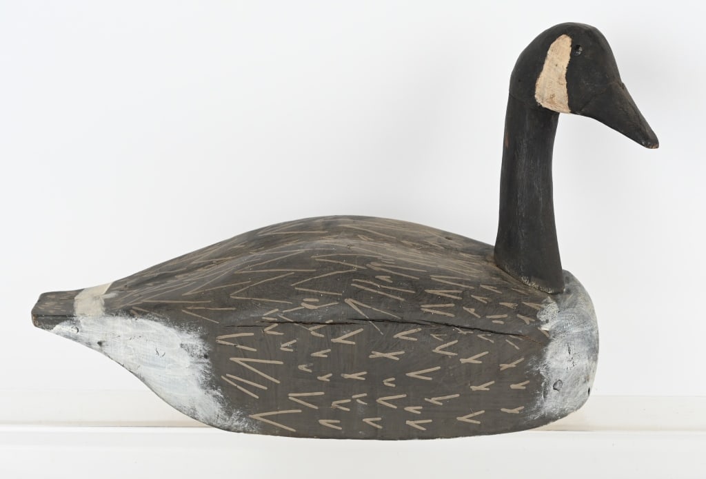VINTAGE CANADIAN GOOSE WOOD DECOY (1 of 3)