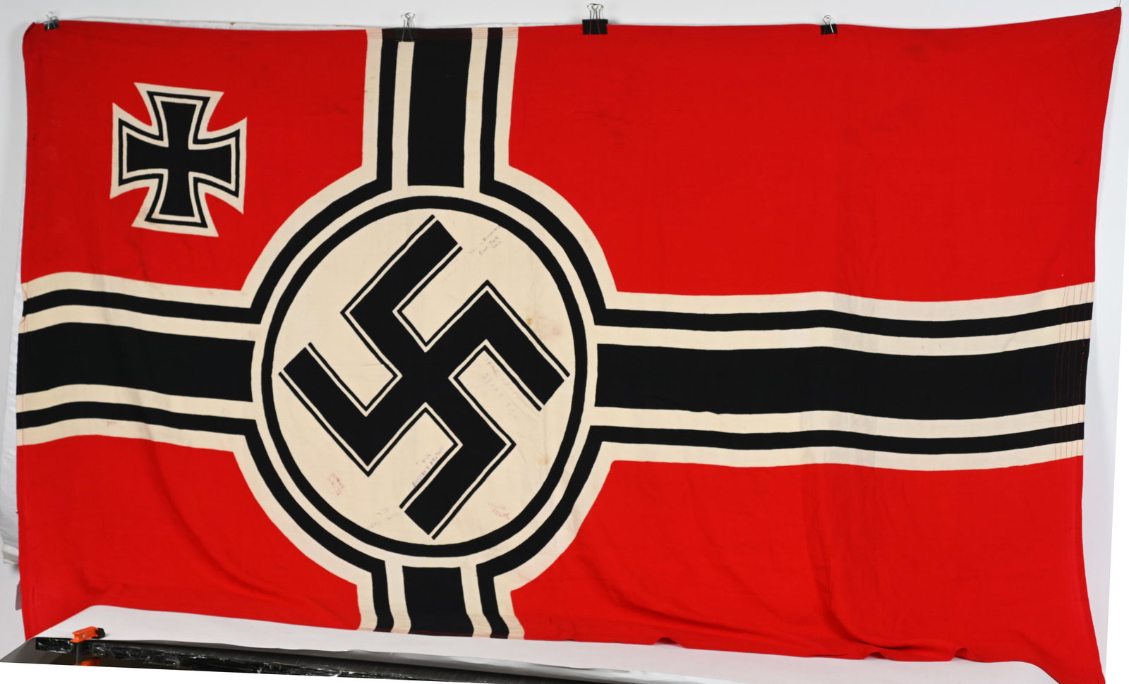 WWII NAZI GERMAN KRIEGSMARINE BATTLE FLAG VET SIGN: Second pattern, (Circa 1937/38-1945), single piece, dual sided, printed cotton/linen construction national war flag. The flag features a red base field with a central white/black/white/black bordered