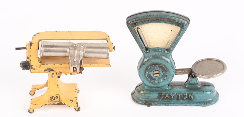 ARCADE CAST IRON SCALE & LAUNDRY MACHINE (1 of 2)