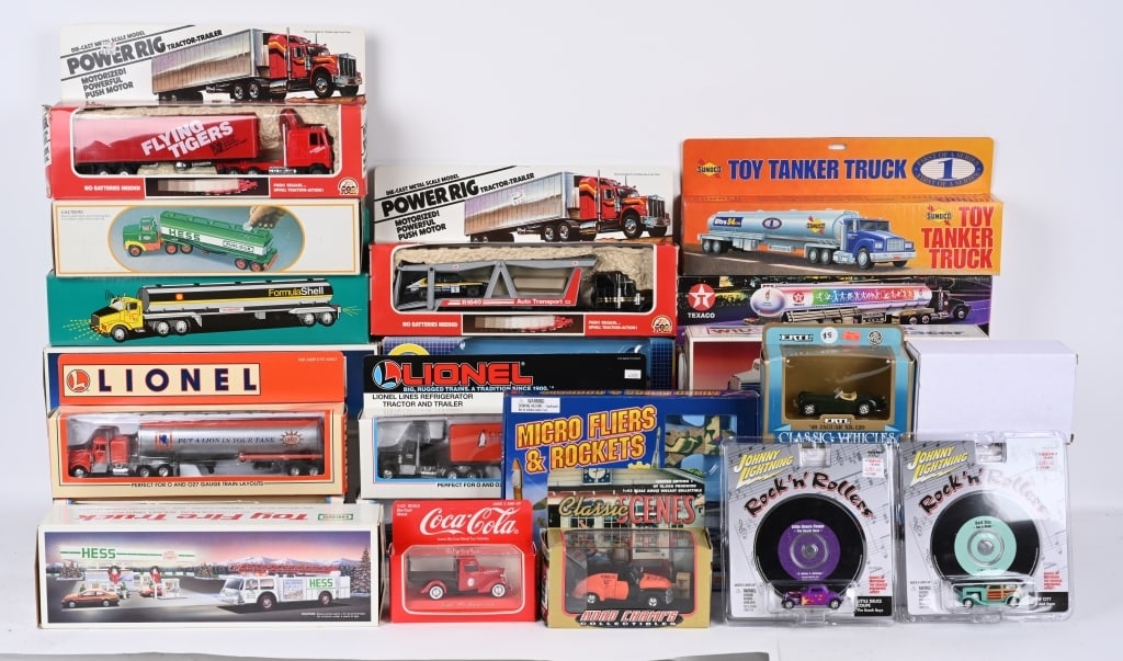 LARGE LOT OF DIECAST & MORE VEHICLES (1 of 6)