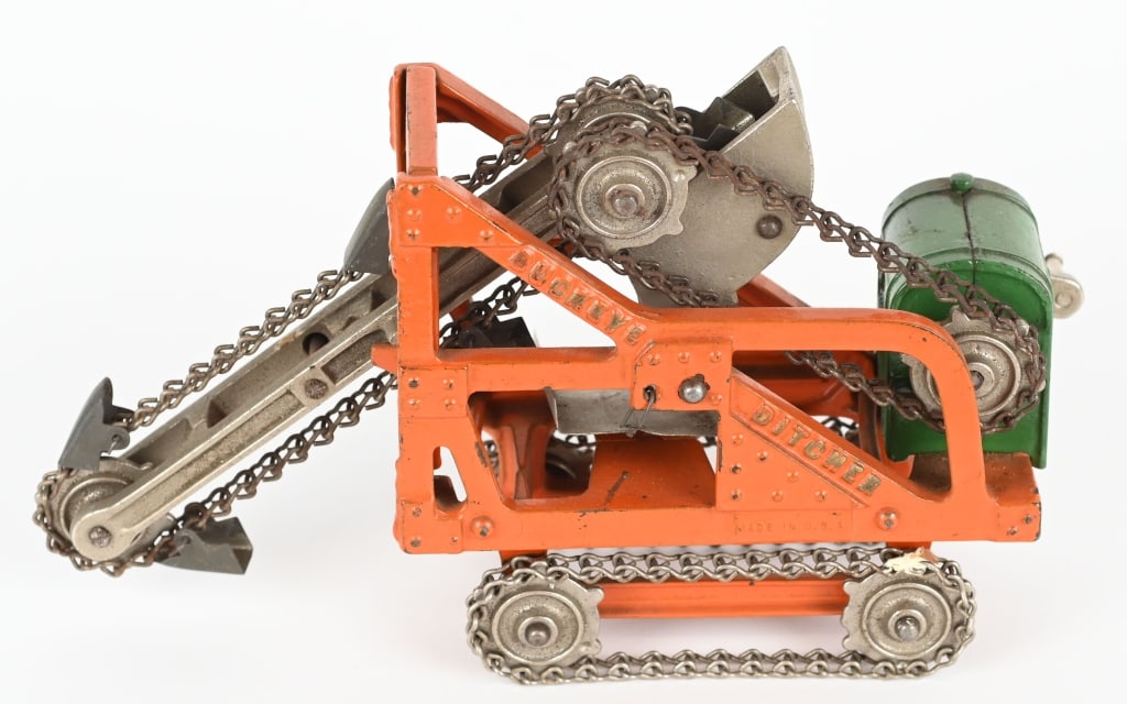 KENTON CAST IRON BUCKEYE DITCHER (1 of 4)