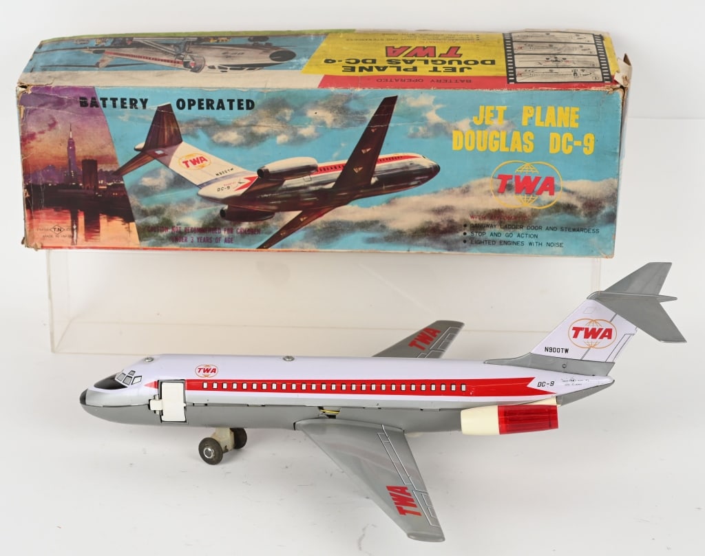 JAPAN TIN BATTERY OP TWA DC-9 JET w/ BOX (1 of 8)