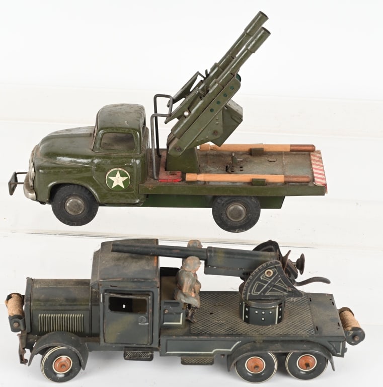 GERMAN & JAPAN TIN ARMY CANNON TRUCKS (1 of 8)