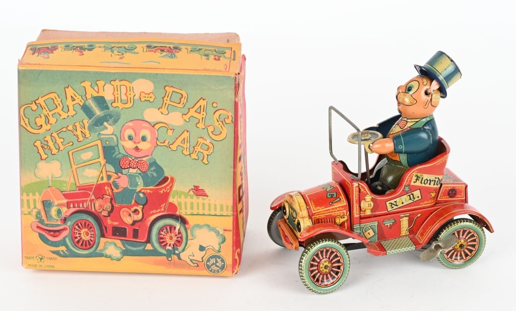 JAPAN TIN WINDUP GRANDPA'S NEW CAR w. BOX (1 of 8)