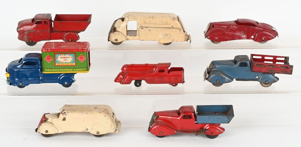 8 MARX & WYANDOTTE PRESSED STEEL VEHICLES (1 of 5)