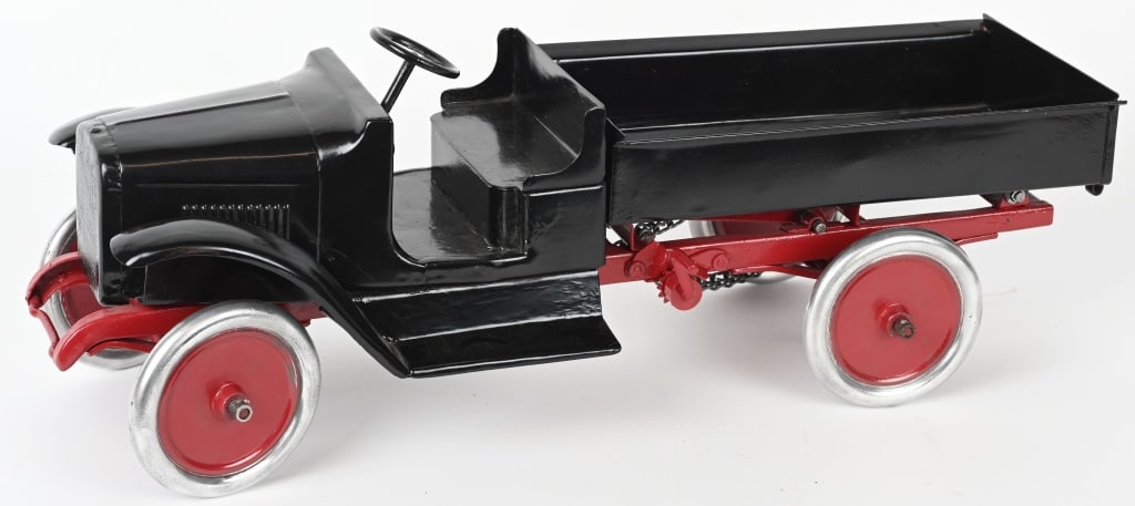 BUDDY L PRESSED STEEL CHAIN DUMP TRUCK (1 of 5)