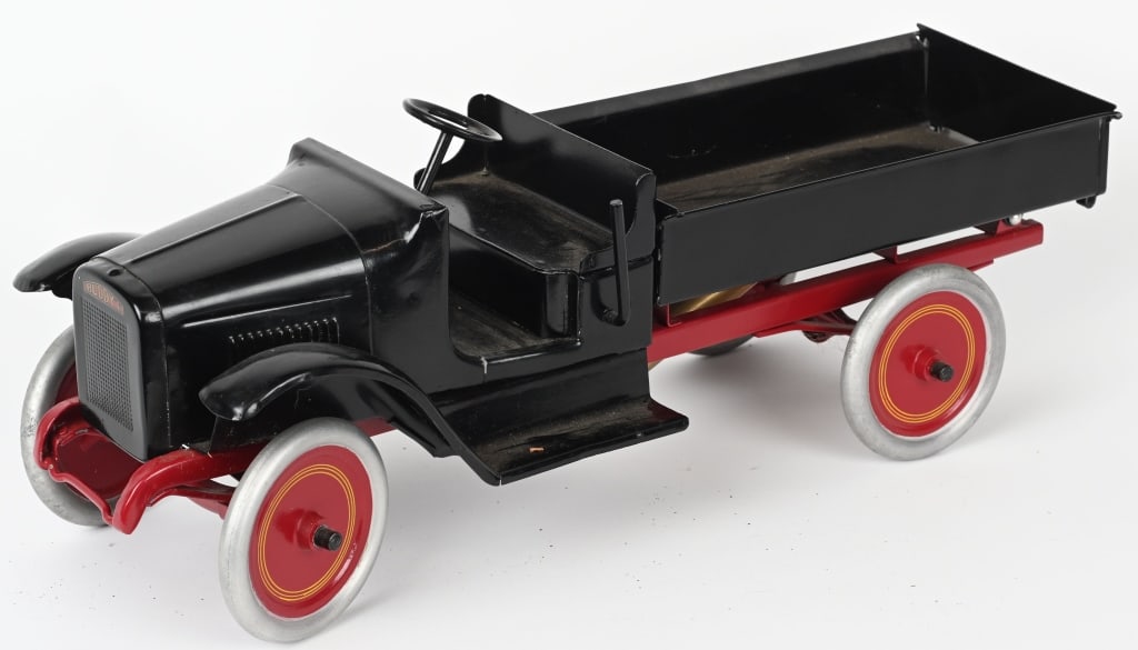 BUDDY L PRESSED STEEL HYDRAULIC DUMP TRUCK (1 of 5)