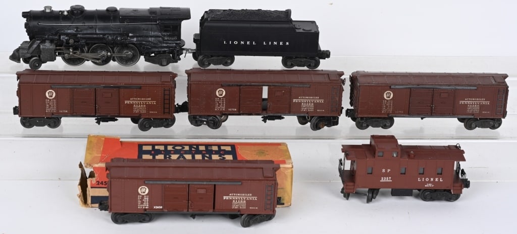 LIONEL #2025 ENGINE & FREIGHT CARS (1 of 4)