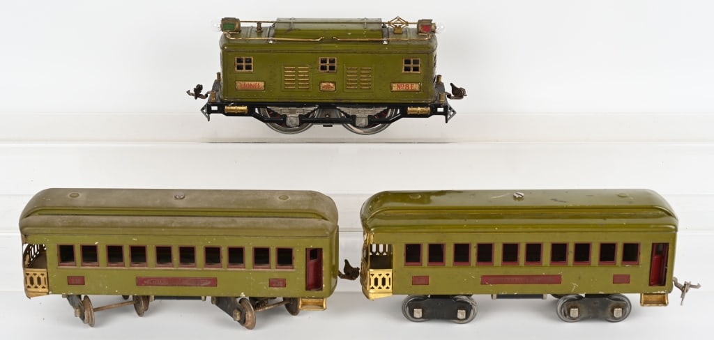 LIONEL PREWAR STD GA 8E LOCOMOTIVE & CARS (1 of 5)