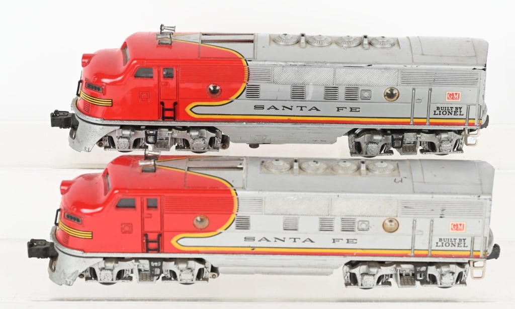 LIONEL 2333 SANTA FE F3 DIESEL AA ENGINES (1 of 3)