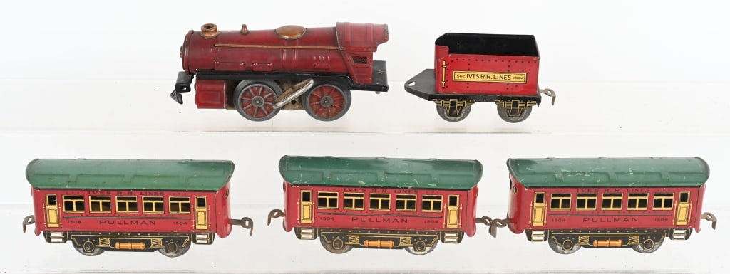 AMERICAN FLYER CLOCKWORK TRAIN SET (1 of 3)