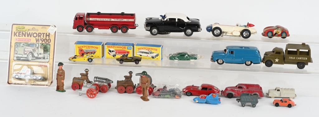 LARGE LOT VINTAGE AUTOMOTIVE & SOLDIERS (1 of 7)