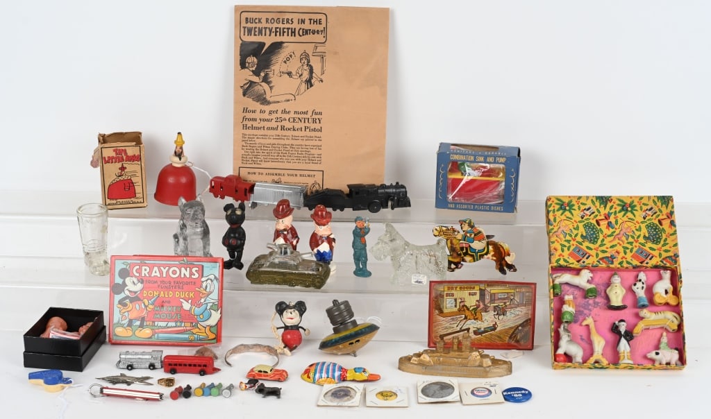 LARGE LOT VINTAGE TOYS, CANDY CONTAINERS & MORE (1 of 7)