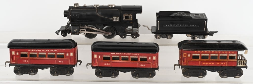AMERICAN FLYER LOCOMOTIVE & TENDER w/ CARS (1 of 4)