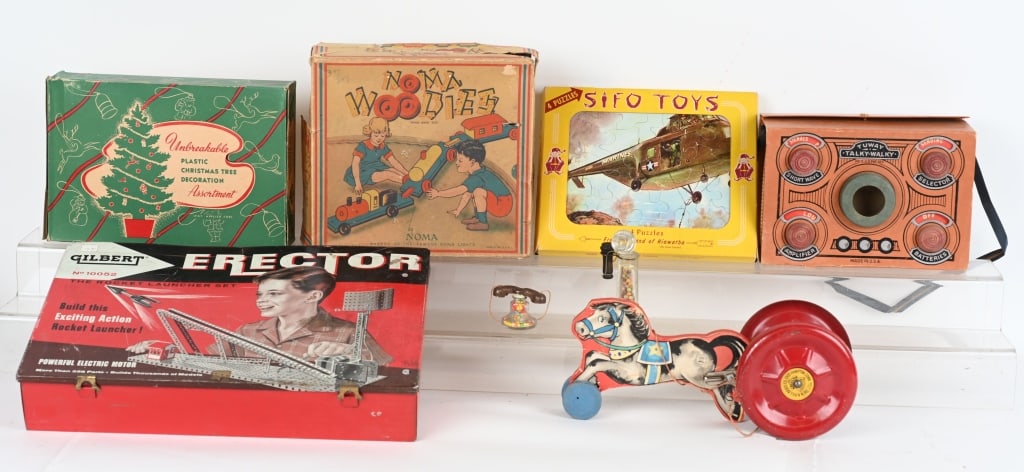 VINTAGE TOY LOT, ERECTOR SET, CHRISTMAS & MORE (1 of 8)
