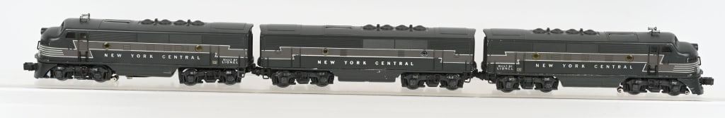 LIONEL NEW YORK CENTRAL A-B-A F3 DIESEL UNITS: Lionel #2344P, #2344T, and #2344C A-B-A Diesel Locomotives. Clean battery box in #2344P. A nice set. Excellent