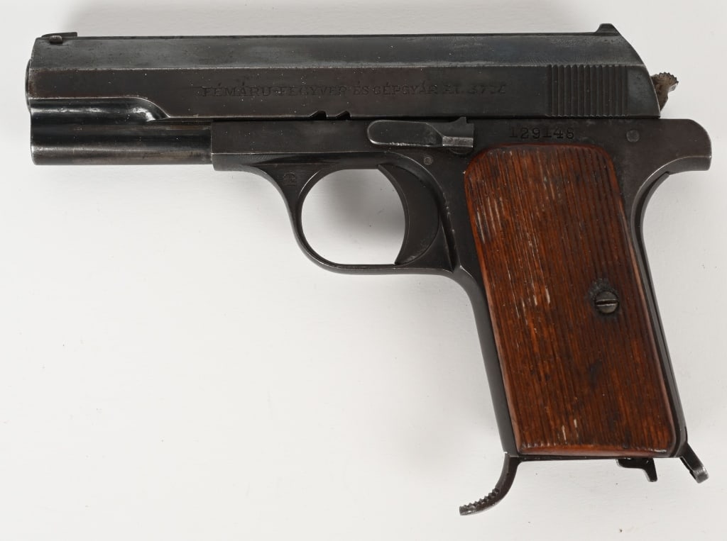 FEMARU-FEGYVER-ES GEPGYAR R.T. 37M SEMI AUTOMATIC: SERIAL NUMBER: 129148 BARREL: 3 5/8" CALIBER: 380 AUTO / 9MM KURTZ. Designed by Rudolph Frommer, manager of FEG and manufactured by Femaru. Features standard sights, serrated hammer, two piece serrate