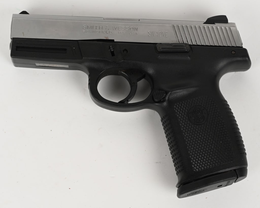 SMITH & WESSON SW40VE SEMI AUTO PISTOL: SERIAL NUMBER: DWM5575. BARREL: 4". CALIBER: .40 S&W. MANUFACTURED: 2000's. Factory 3-dot sights, stainless slide and black polymer frame. Includes factory 14 round metal magazine. CONDITION: Very goo