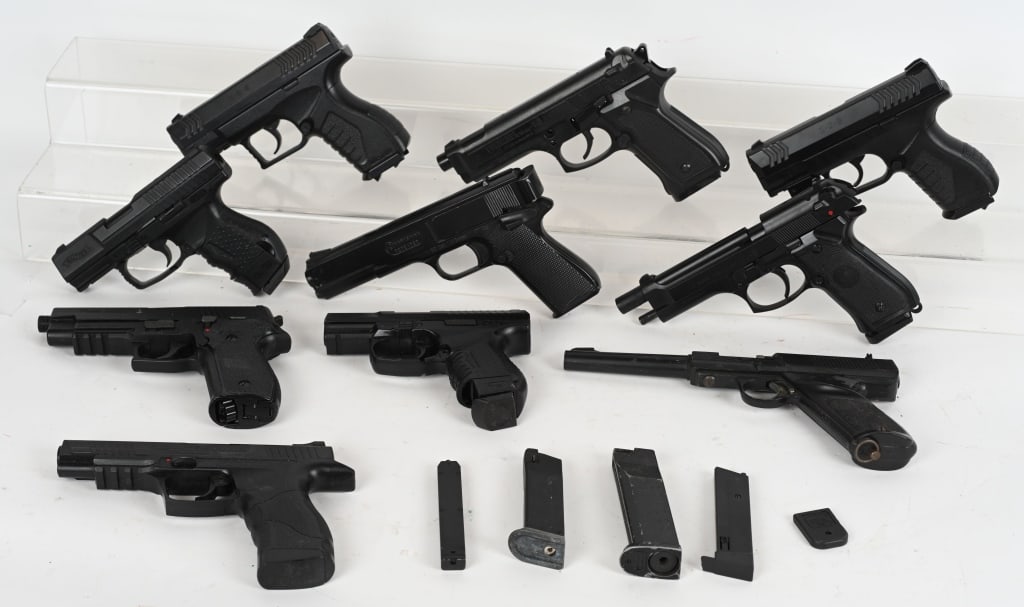 LOT (10) REALISTIC BB AIR PISTOLS: All resemble real modern semi auto pistols. Makers include Crossman, Daisy, Hyde, etc. All are very good or better. None have been tested. NO FFL DB AS