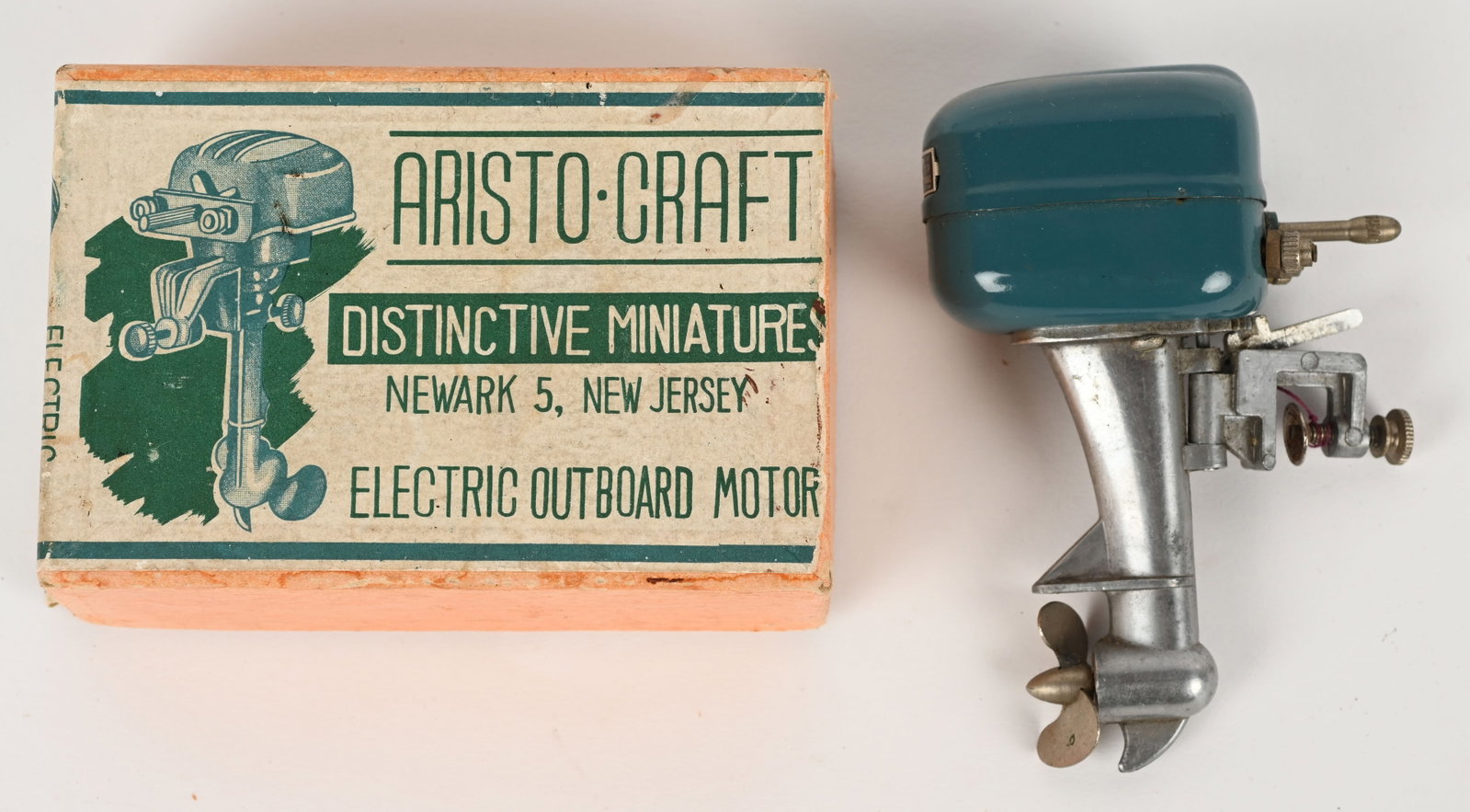 ARISTO CRAFT BO OUTBOARD MOTOR w/ BOX: Looks never played with condition. Boxed. Excellent