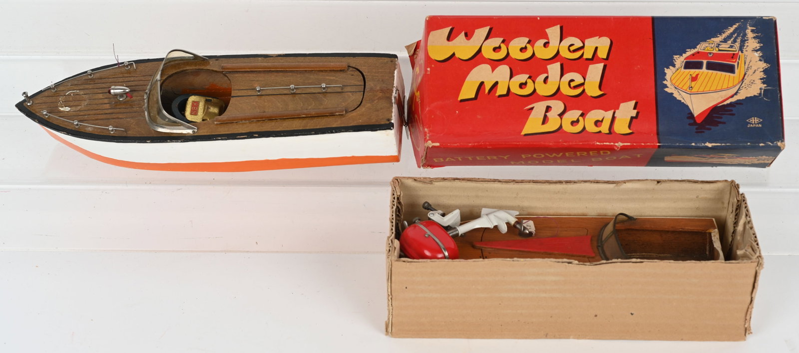 2- JAPAN BATTERY OP WOODEN BOATS: Both all original in great shape. One with Box. Largest 11" Excellent