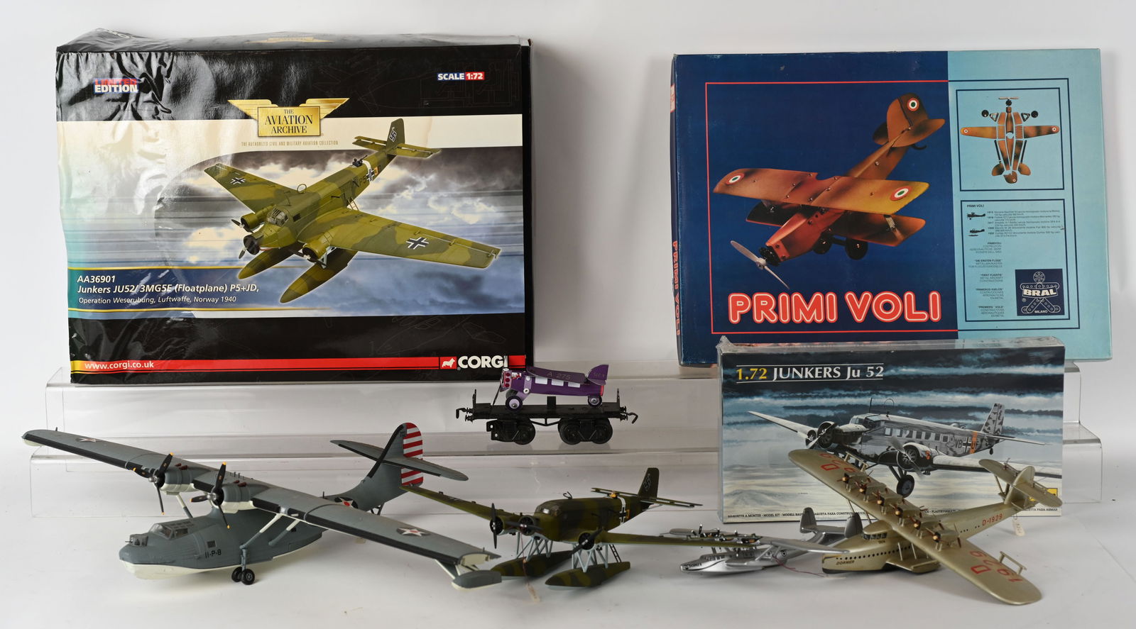 LOT OF AIRPLANE TOYS (1 of 5)